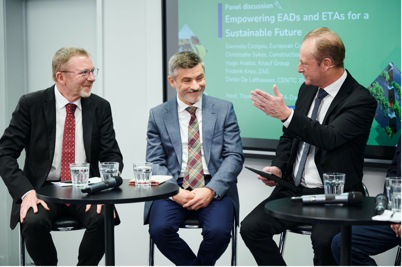 Director Gwenole Cozigou from the European Commission (left), Christophe Sykes, Director General of Construction Products Europe (middle) and host Thomas Bruun (ETA-Danmark, right) engaged in the discussion.